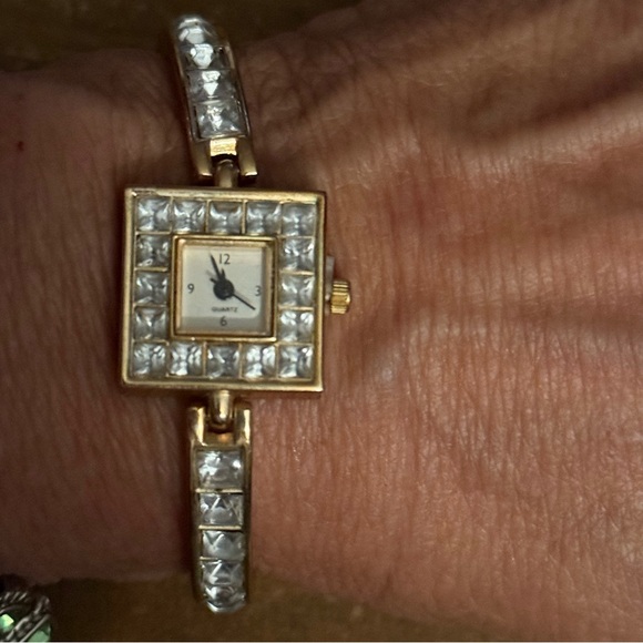 Vintage Yves Rocher gold tone crystal watch - Picture 3 of 11